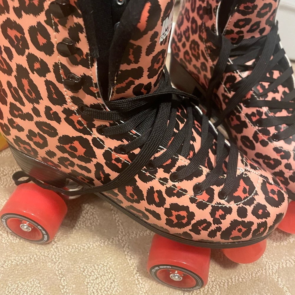 Leopard Impala rollerskates